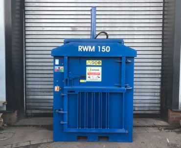Refurbished mid-range waste baler – great condition!