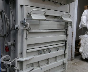 Used high-performance mid-sized baler – fantastic condition!